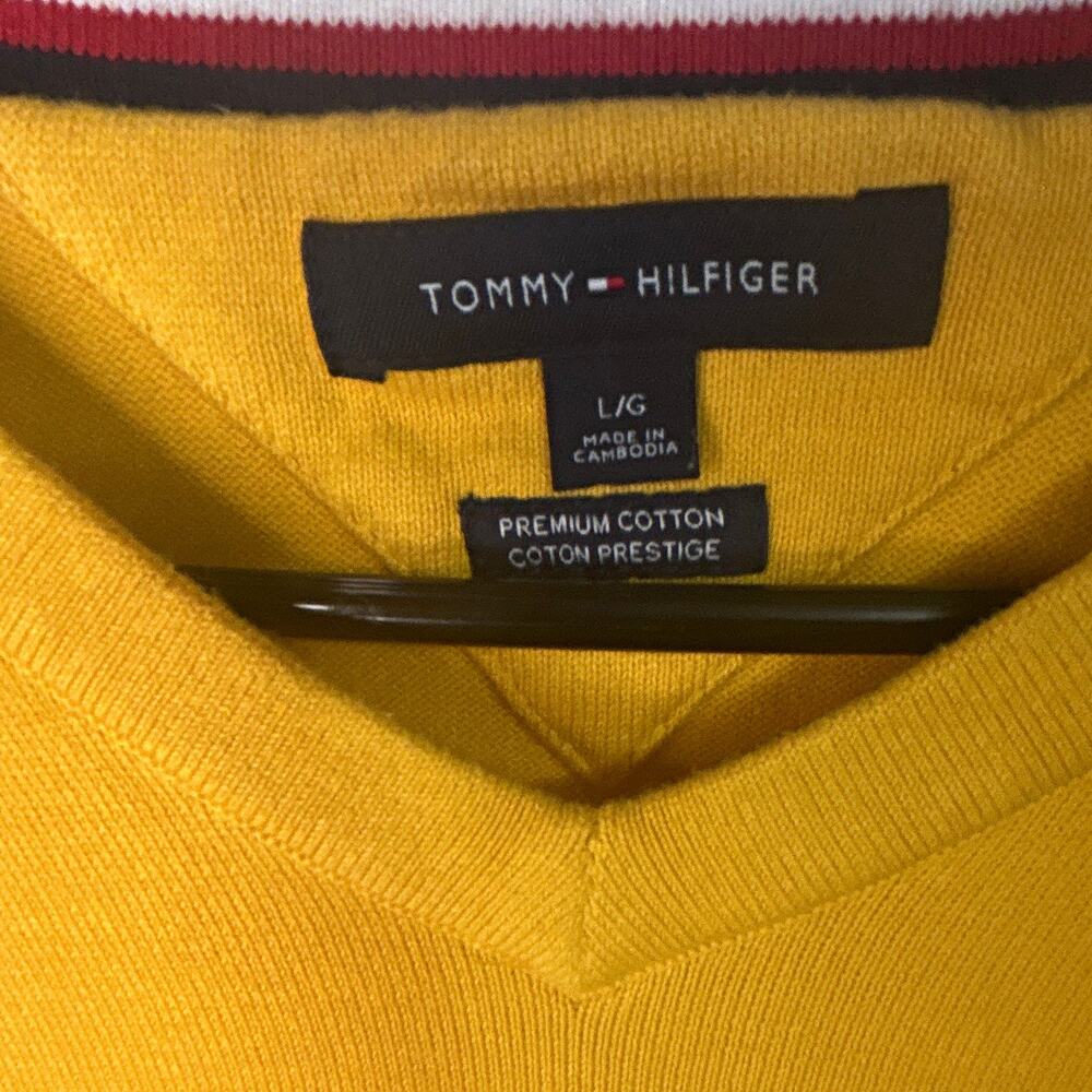 Tommy Hilfiger Men's Knit Cotton V-Neck Pullover Sweater Yellow Logo Size L